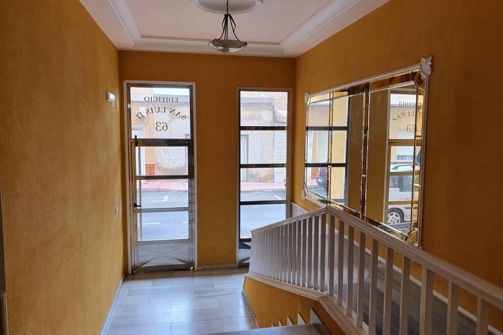 Linmarko Apartamento En Centro De Торевьиа Экстерьер фото